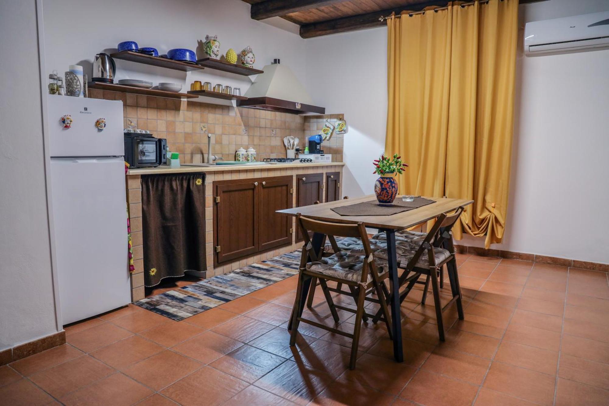 La Folkloressa Apartments Palermo Exteriör bild